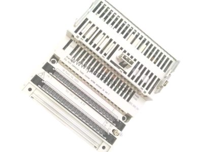 Schneider 170ADO53050 Modicon Momentum 8-Channel Triac Output Module - Industrial Automation Parts from BluePLC